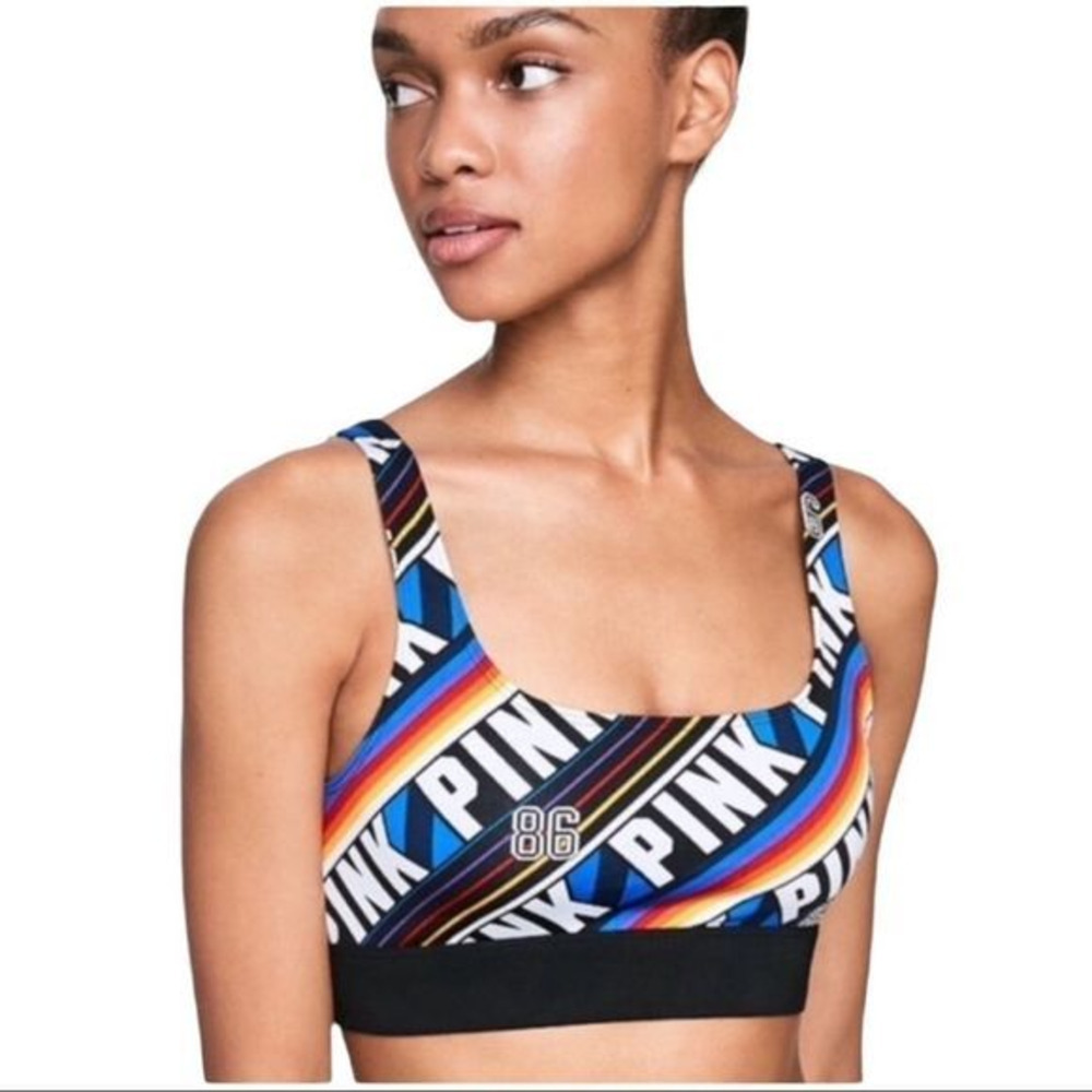 Victoria’s Secret PINK Ultimate Unlined Sports bra‎ 
Scoop neck
Size Small